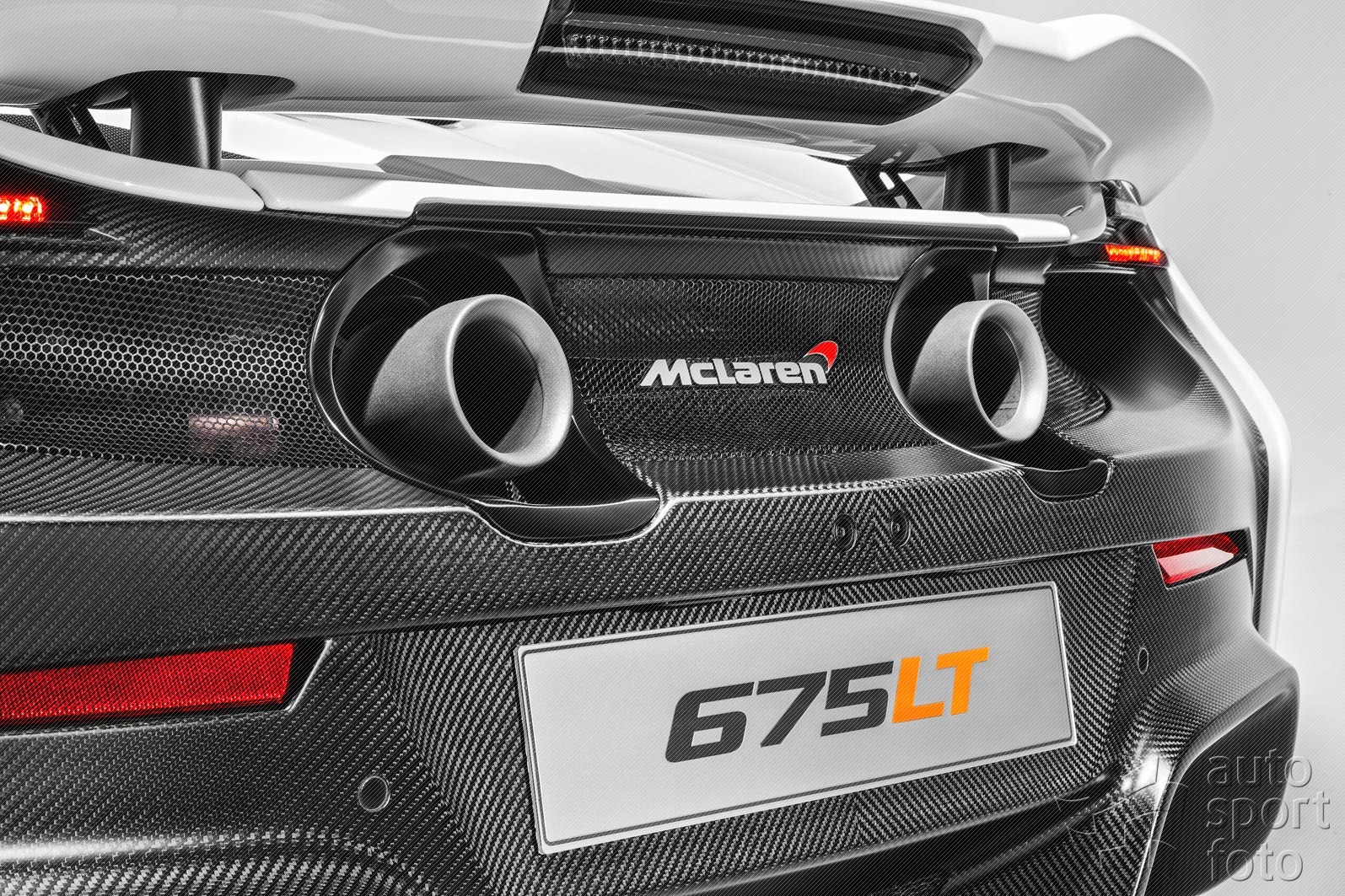 Copyright manufacturer;mclaren-675lt-studio-13.jpg
