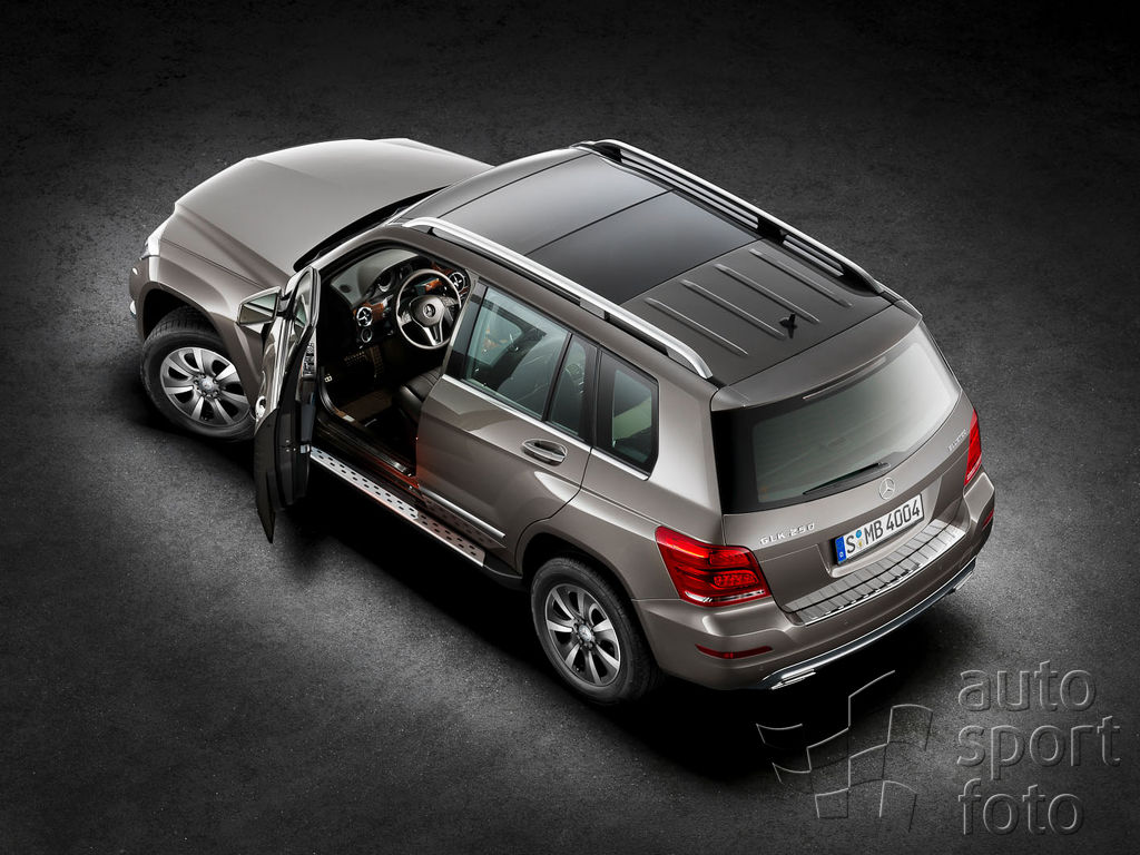 Mercedes-Benz; Copyright manufacturer;12c77-20.jpg