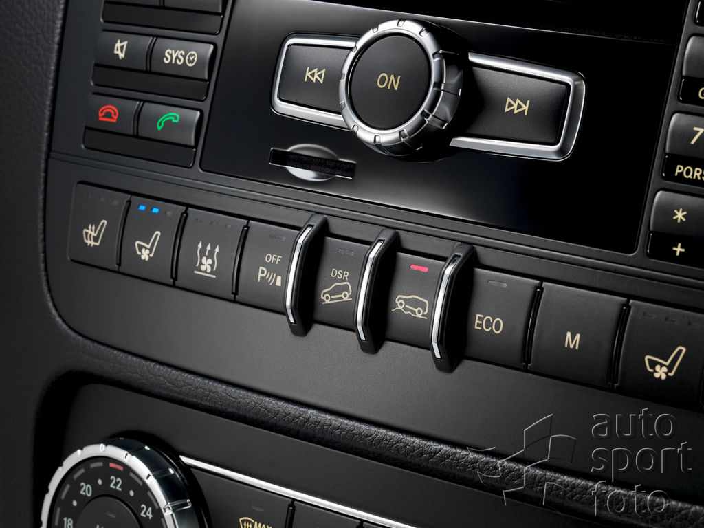 Mercedes-Benz; Copyright manufacturer;12c77-31.jpg