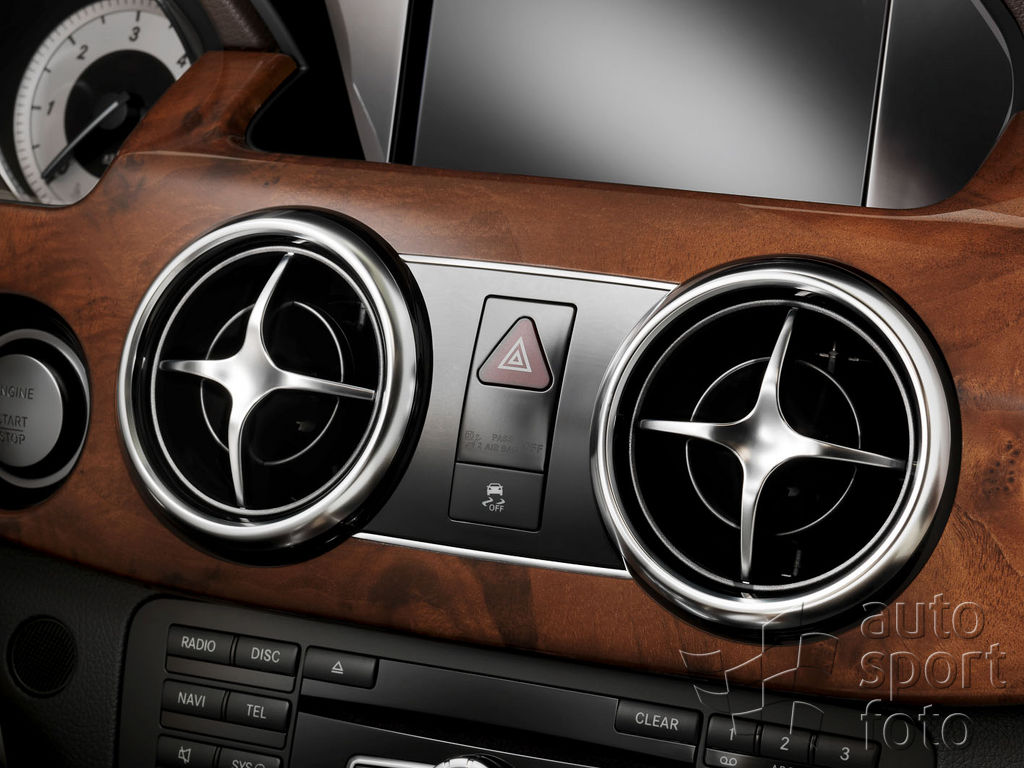 Mercedes-Benz; Copyright manufacturer;12c77-33.jpg