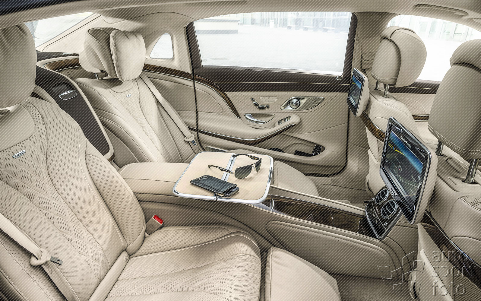 Mercedes Copyright manufacturer;14c1171-122.jpg