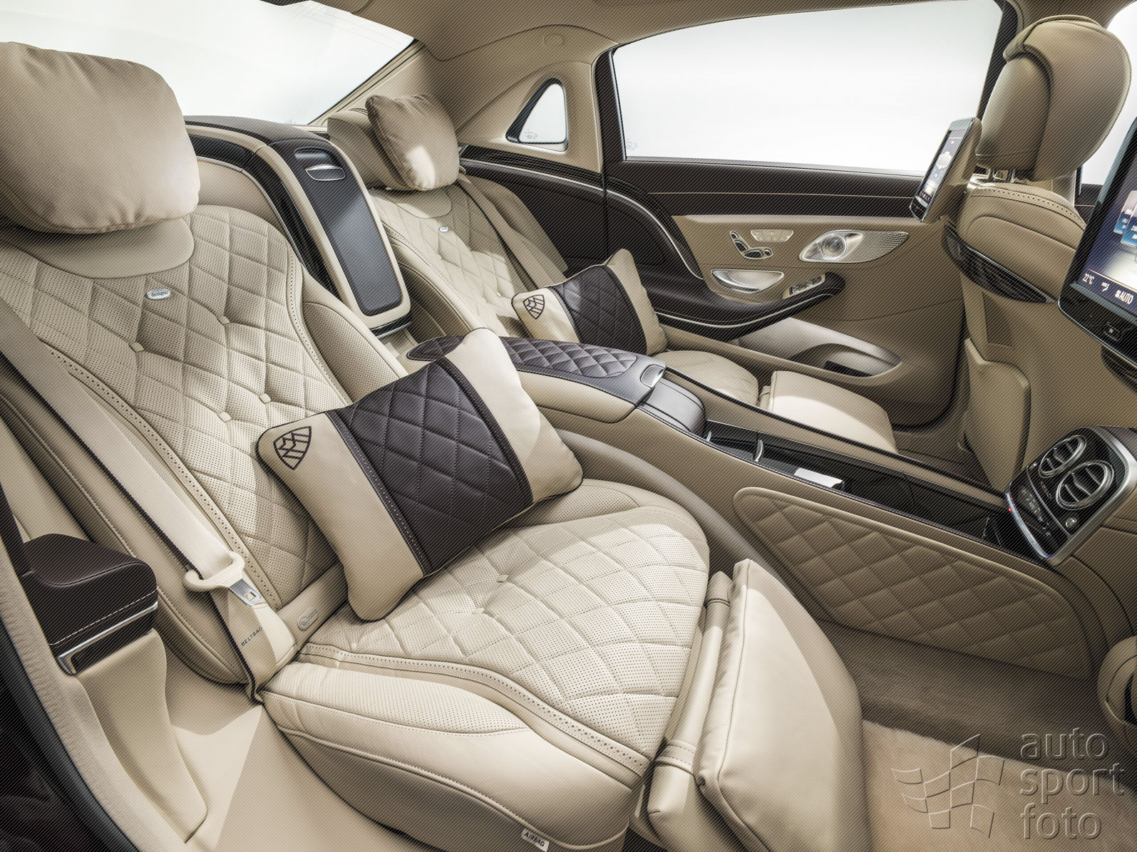 Mercedes Copyright manufacturer;14c1381-02.jpg