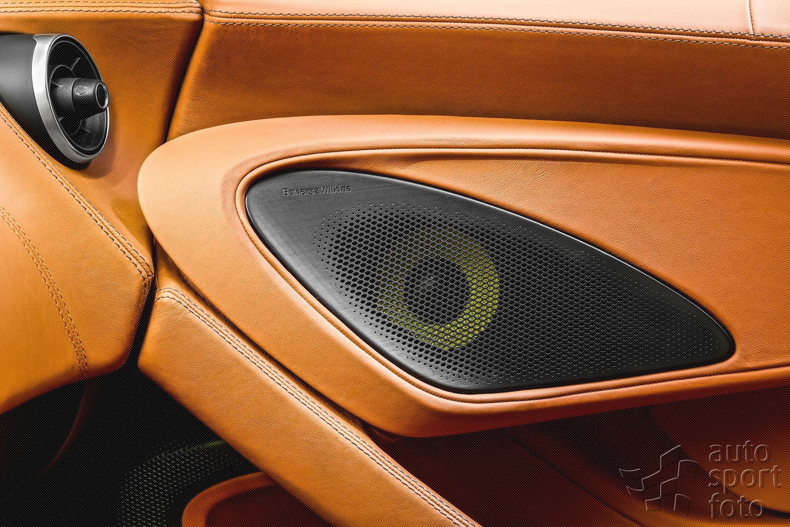 Copyright manufacturer;570s-blade-silver-shot-18-hr.jpg