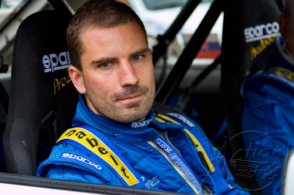 Tibor Szabosi;Na podujatí sa predstavil aj bývalý rally jazdec Stanislav Koiš so spolujazdcom, synom Martinom Koišom, niekoľkonásobným majstrom Slovenska v PAV na nádherne pripravenom Ford Sierra Cosworth J/CT-40 Tibor Szabosi;img_0457.jpg