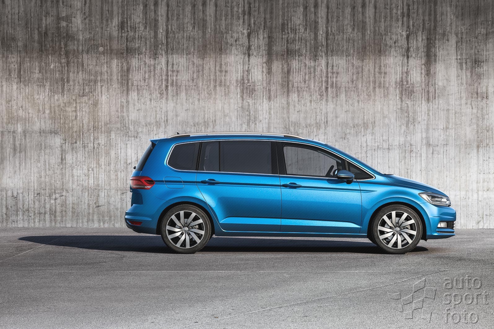 Volkswagen Copyright manufacturer;vw-touran-highline-05.jpg