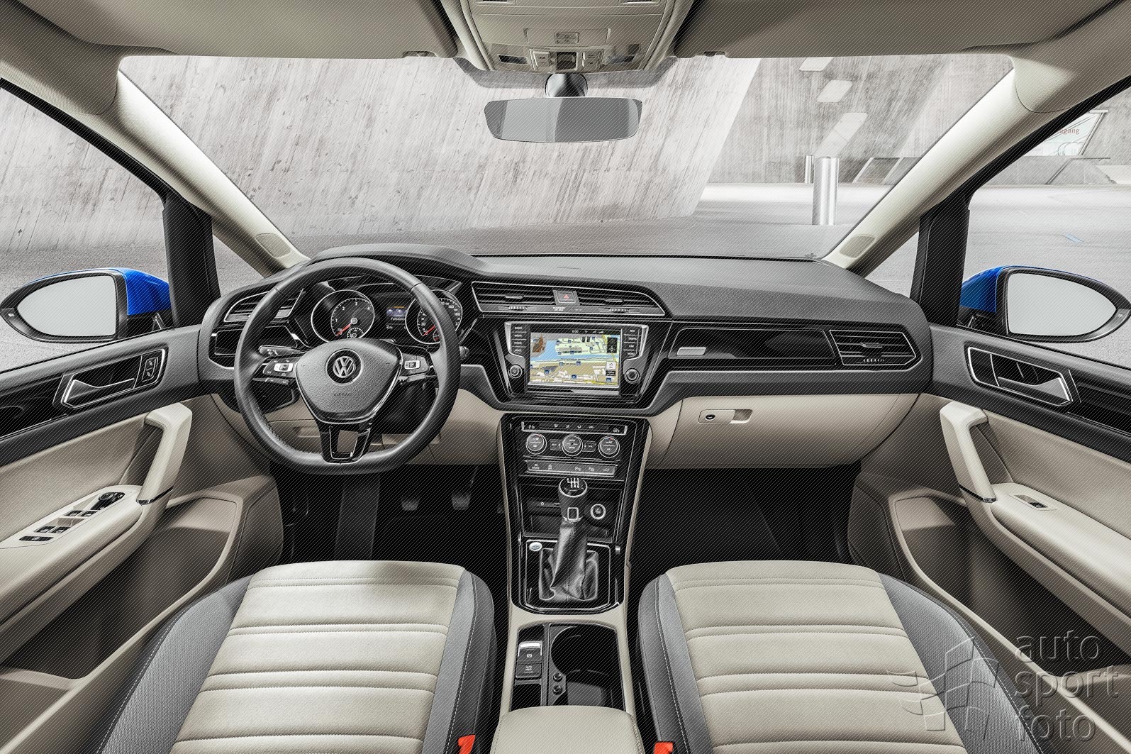 Volkswagen Copyright manufacturer;vw-touran-int-002.jpg