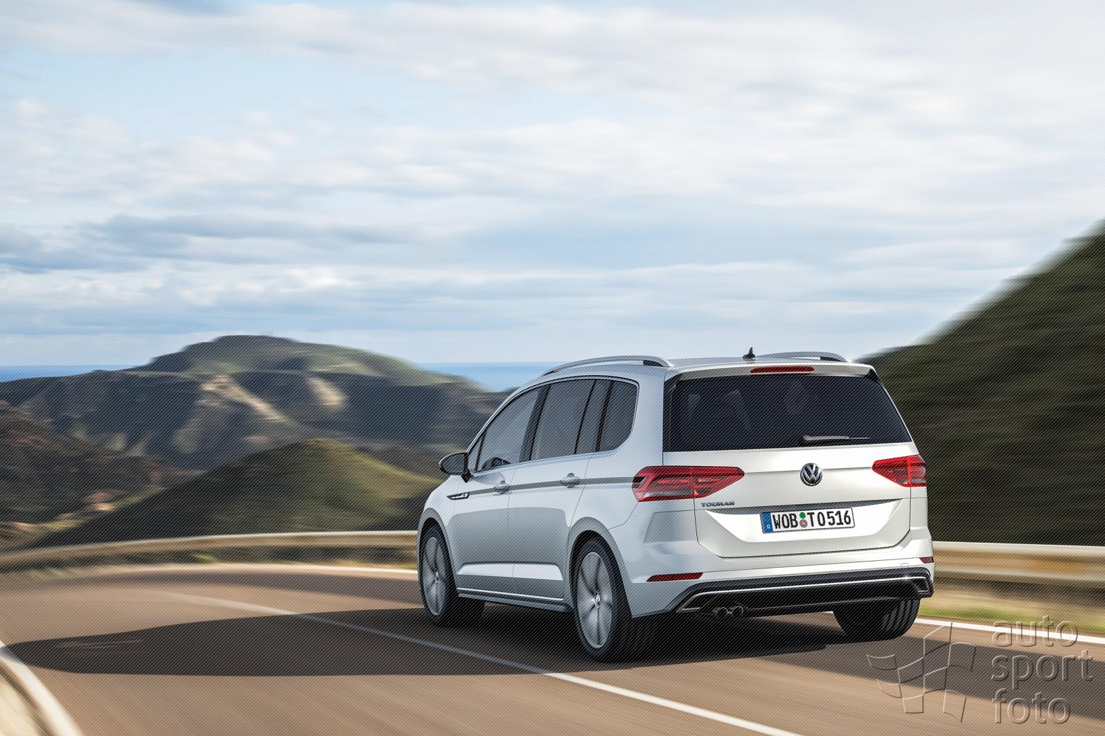 Volkswagen Copyright manufacturer;vw-touran-rline-02.jpg