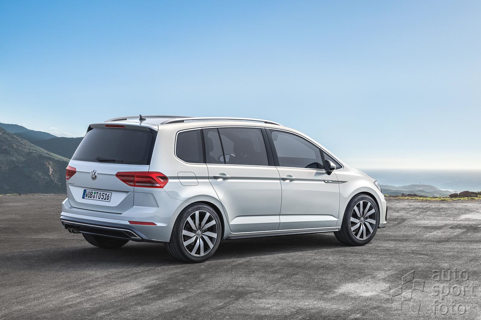 Volkswagen Copyright manufacturer;vw-touran-rline-03.jpg